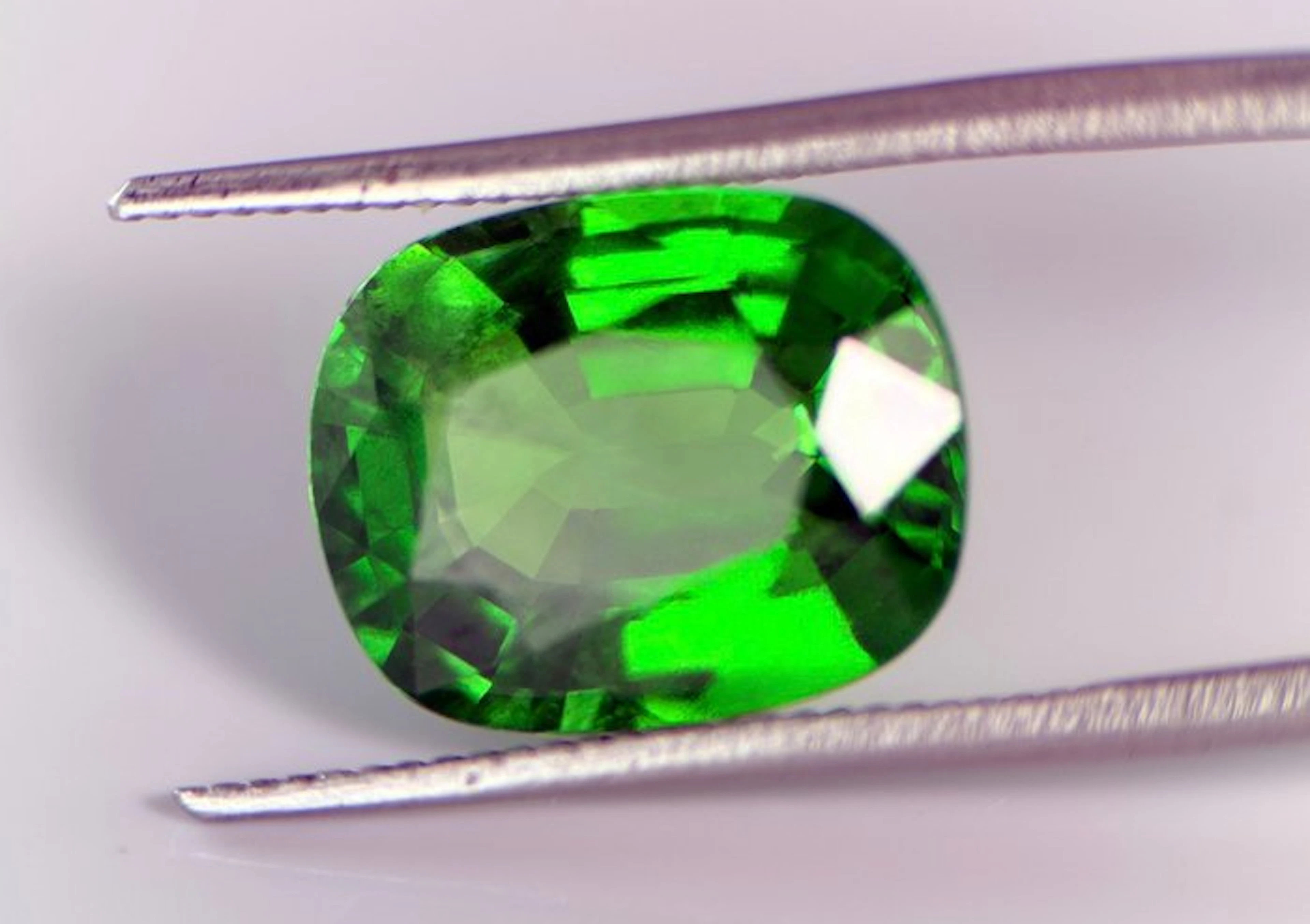 Green Tsavorite - 4.55 ct - Gem research Swiss Lab (GRS) - VIvid Green