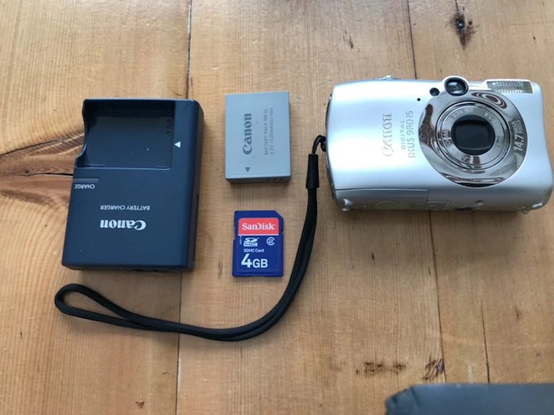 Canon Powershot 980 IXUS IS Digital camera