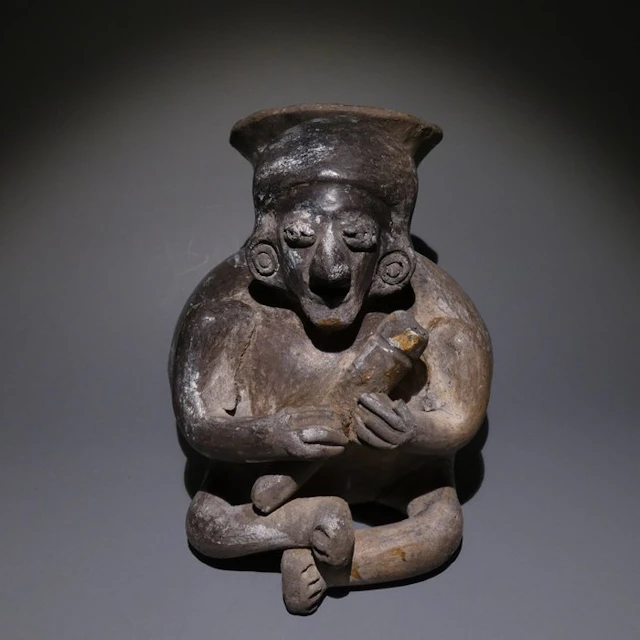 Colima, Terracotta Figurative vessel
