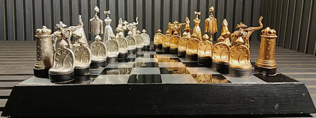 Fundación Salvador Dalí - Chess set - Resin, Wood