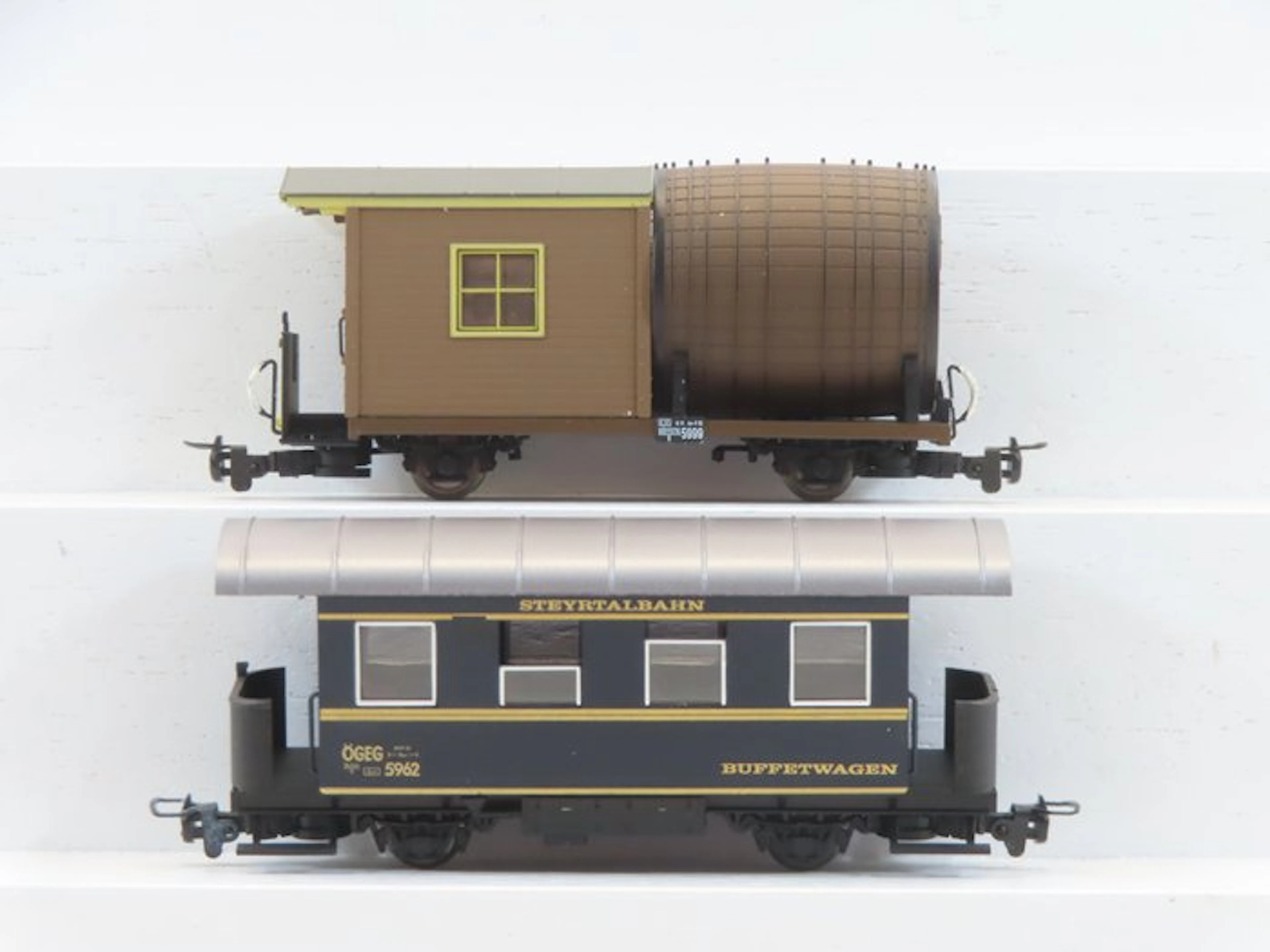 Liliput H0e - L370306/L378010 - Model train passenger...