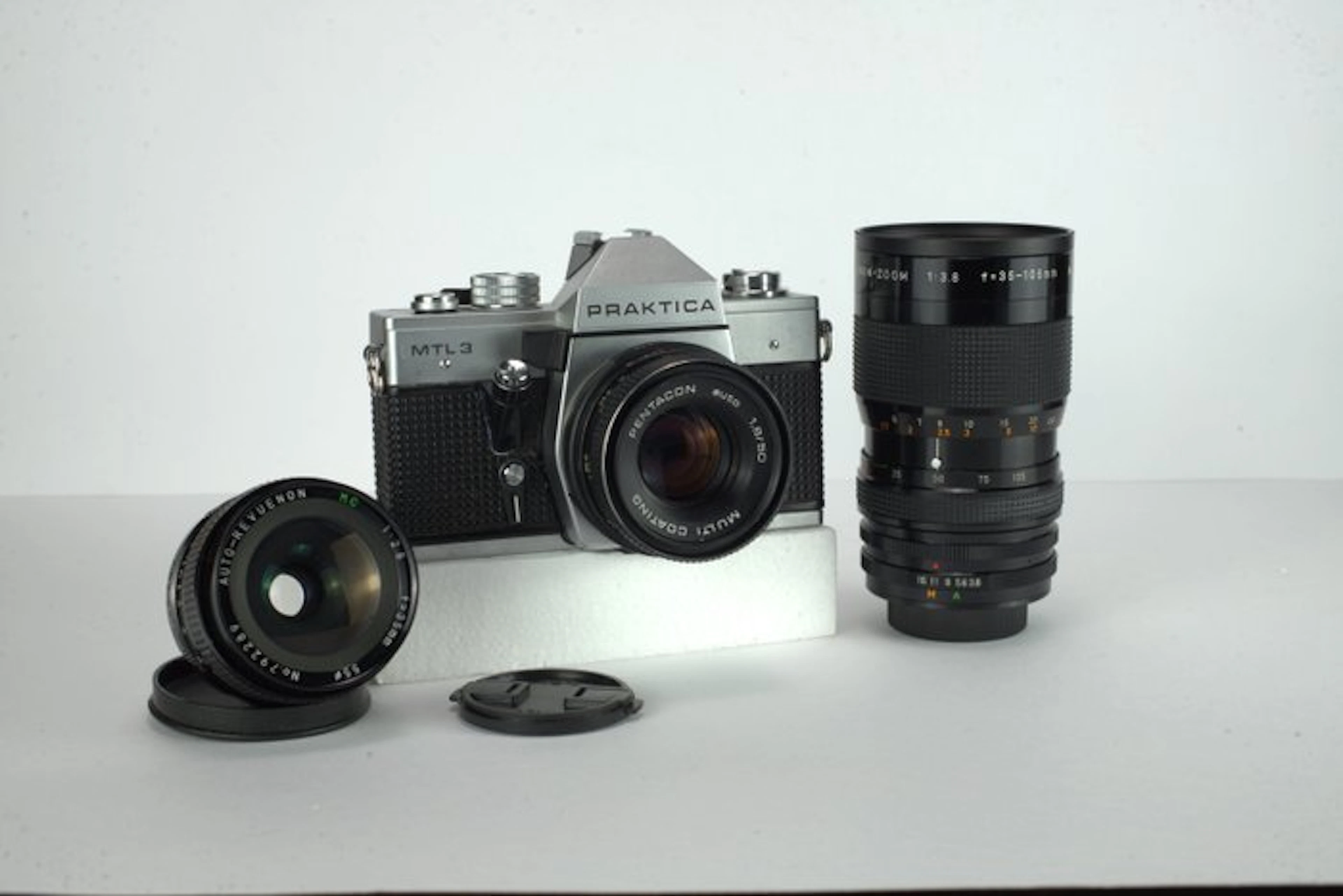 Praktica MTL 3 + Pentacon 1,8/50mm + Revuenon 2,8/35mm +...