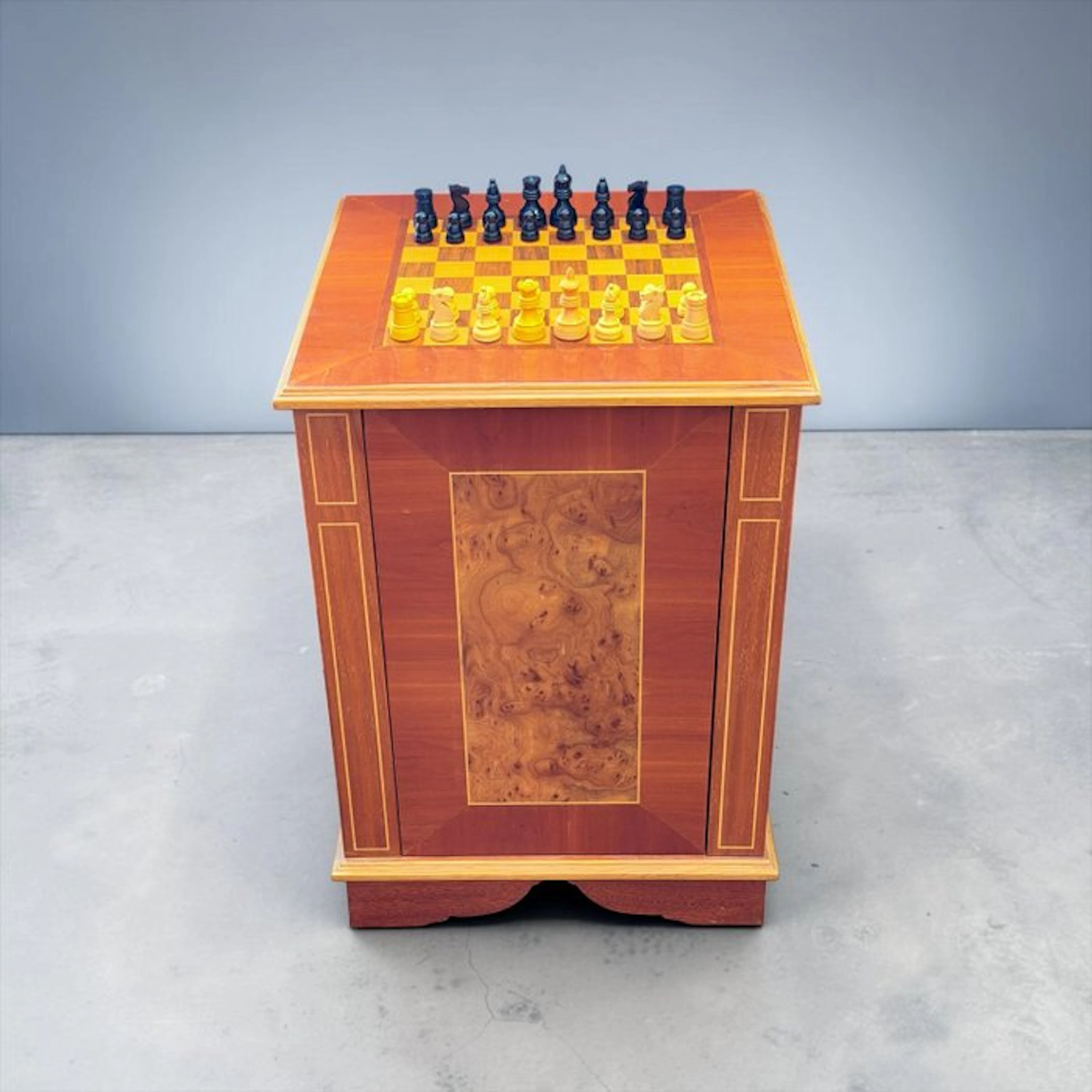Chess table - Wardrobe - Wood