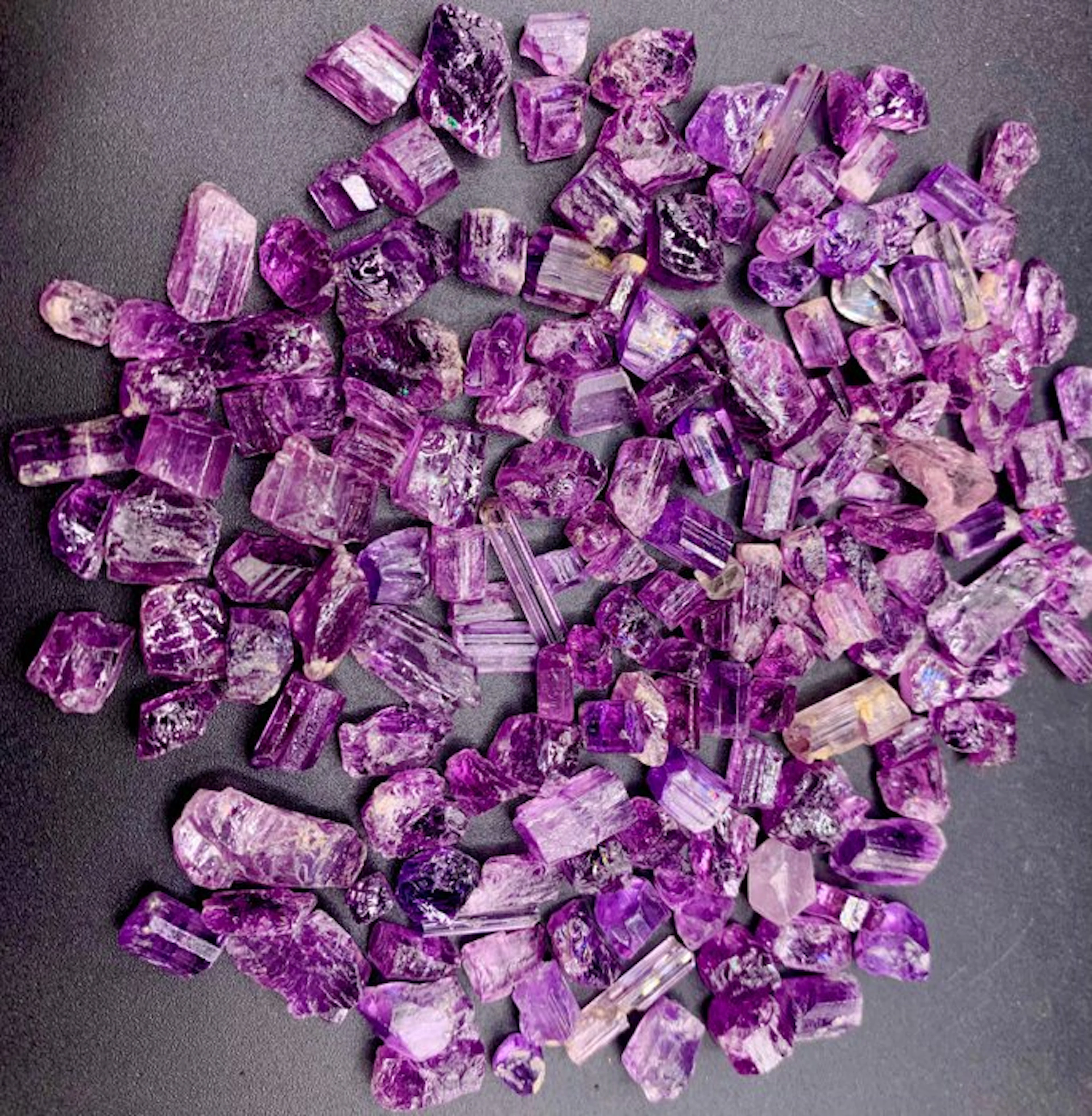 Scapolite Rough - Height: 1 mm - Width: 2 mm- 63 g - (1)