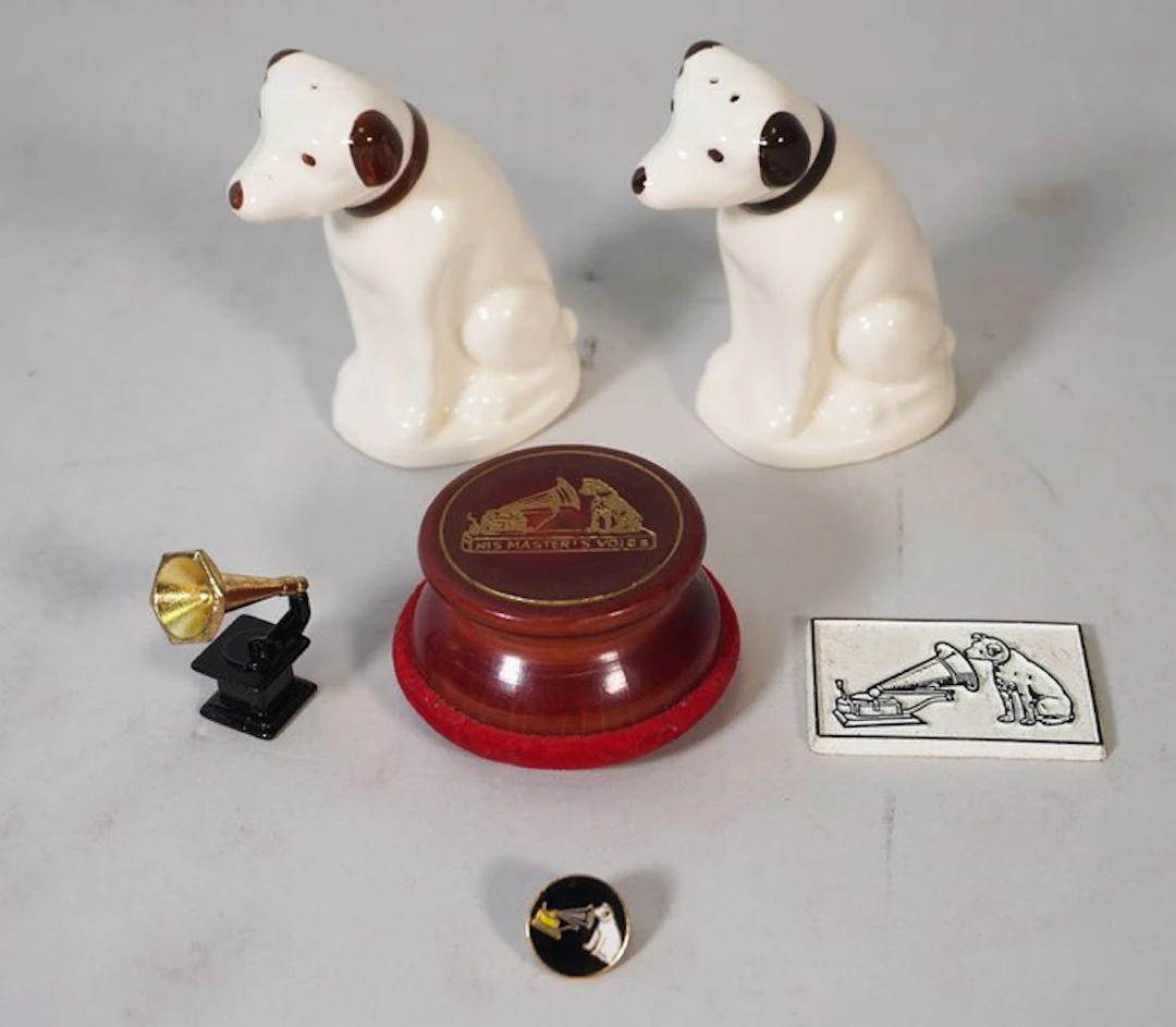 His Masters Voice - Diverse gadgets 78 rpm gramophone player