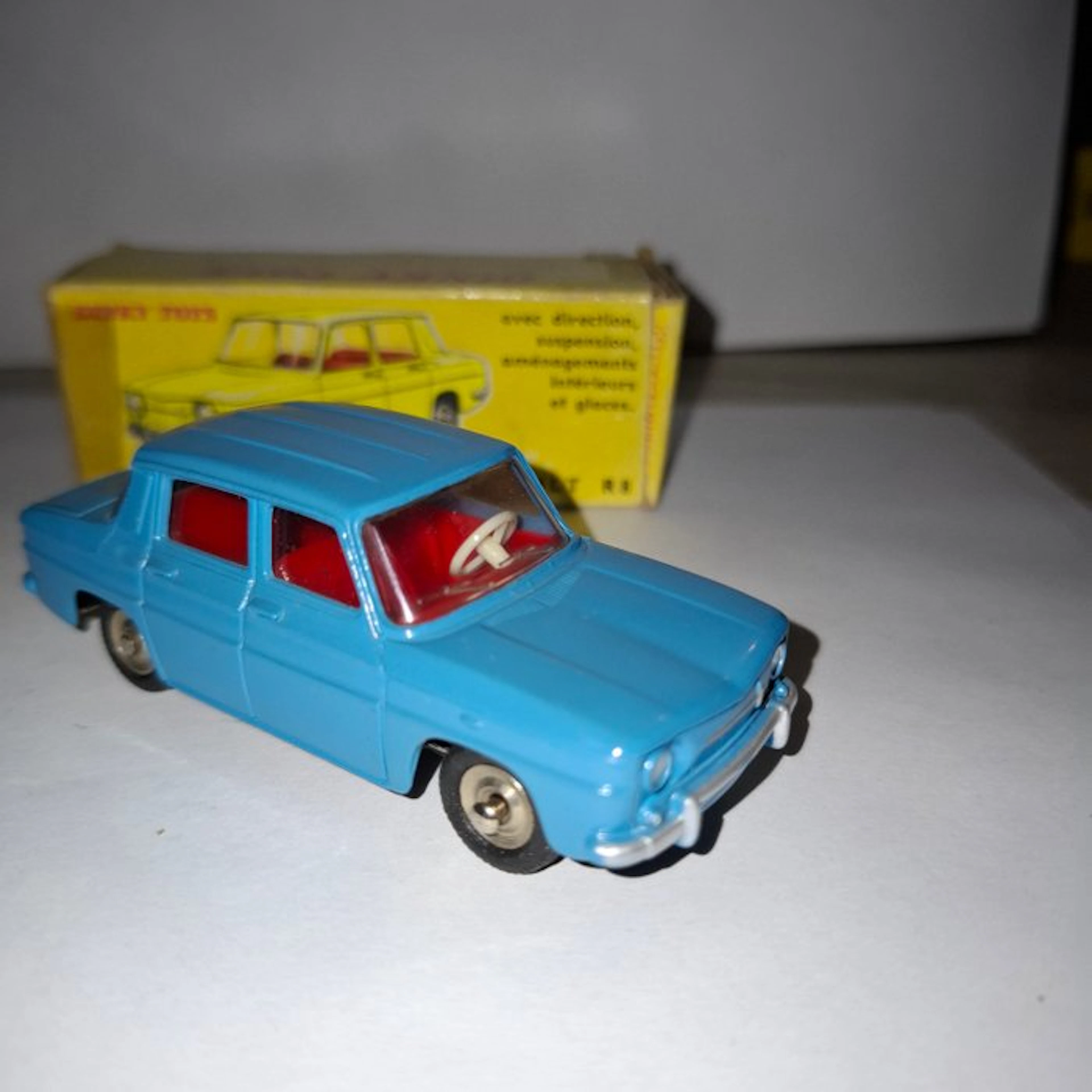 Dinky Toys 1:43 - Model car - Renault R8