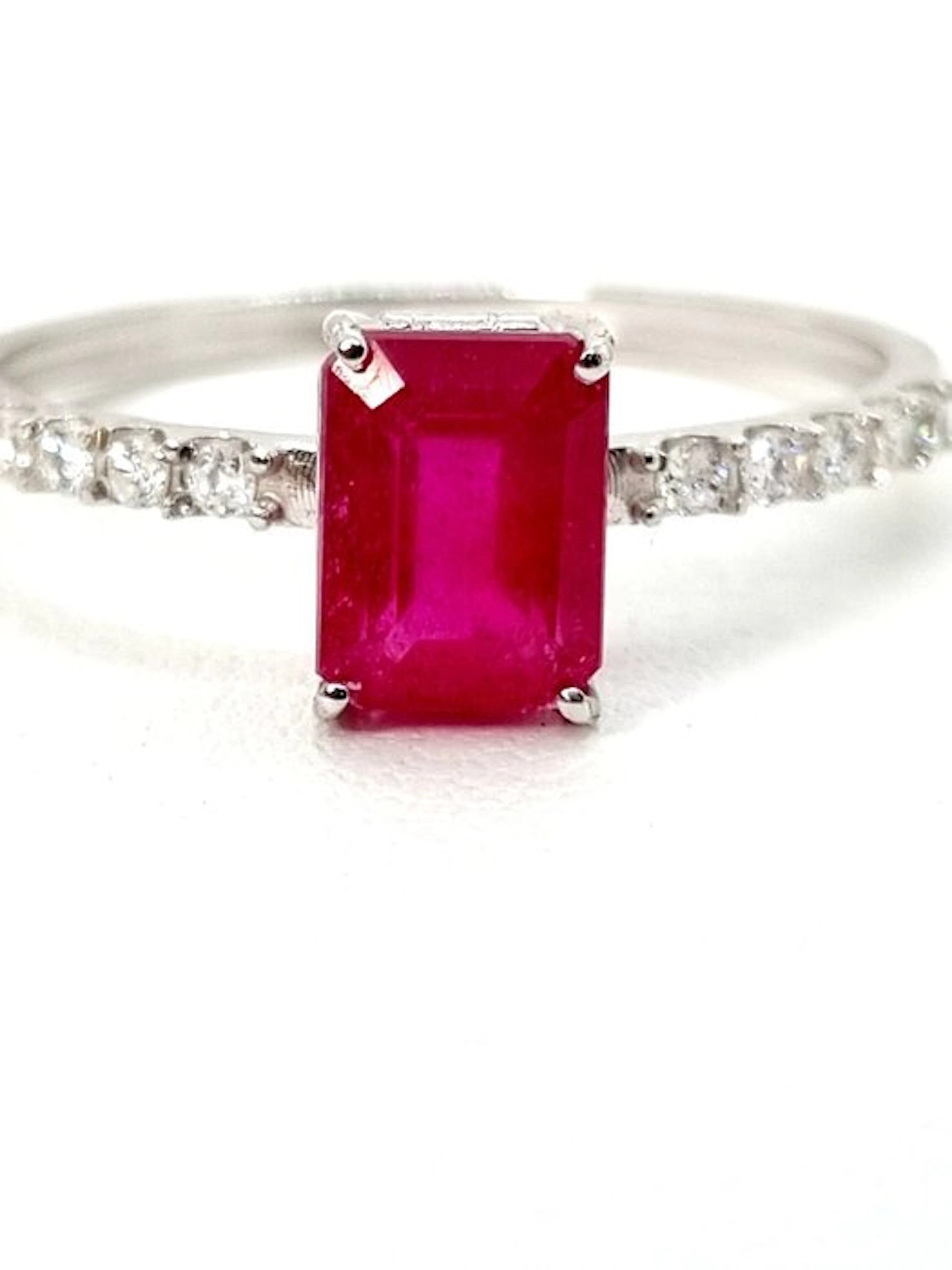 Ring - 18 kt. White gold Ruby - Diamond