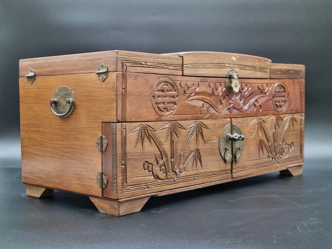 Jewellery box - Large Asian jewelry box – carved wood & velvet - Wood