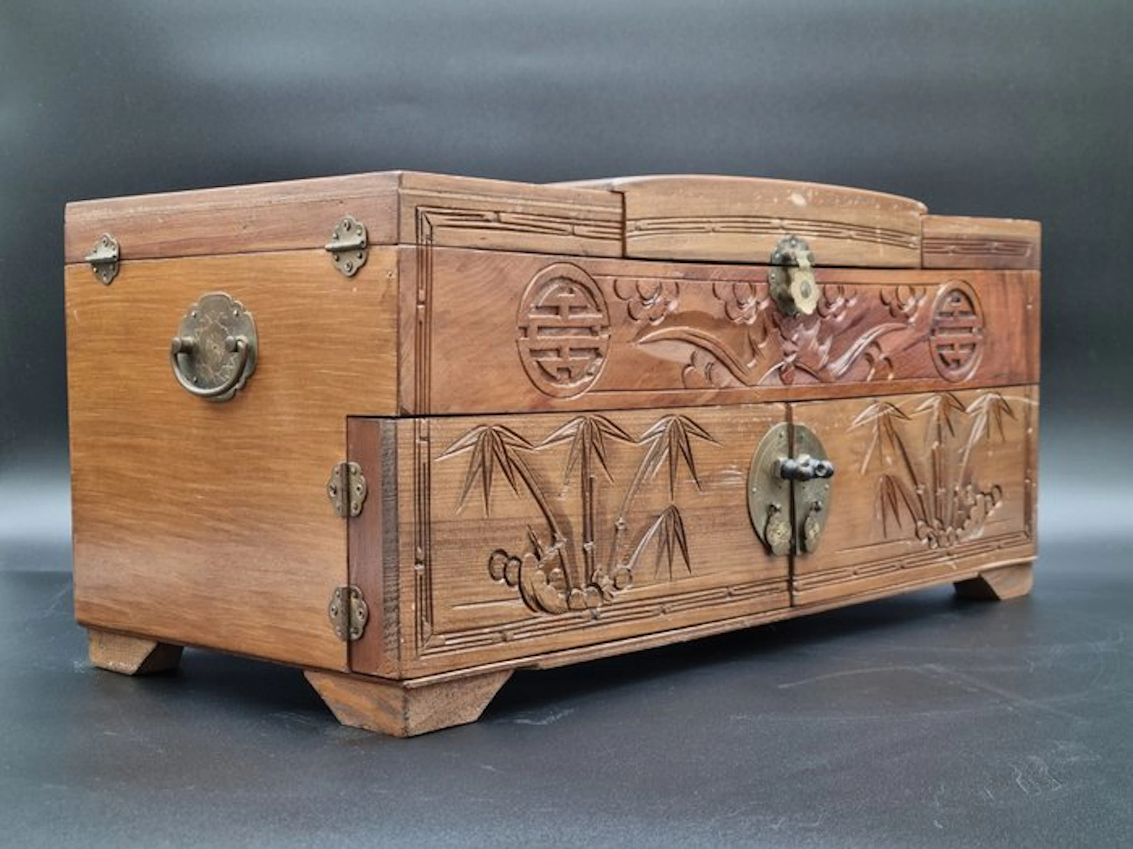 Jewellery box - Large Asian jewelry box – carved wood & velvet - Wood