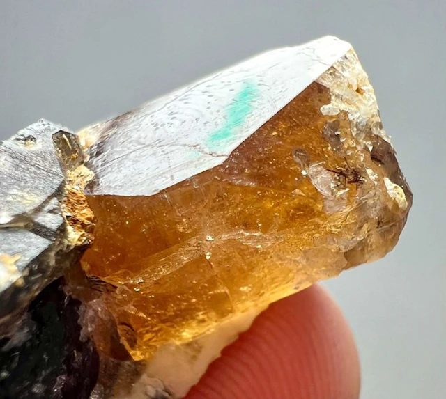 Topaz Crystal cluster - Height: 39 mm - Width: 31 mm- 19.65 g - (1)