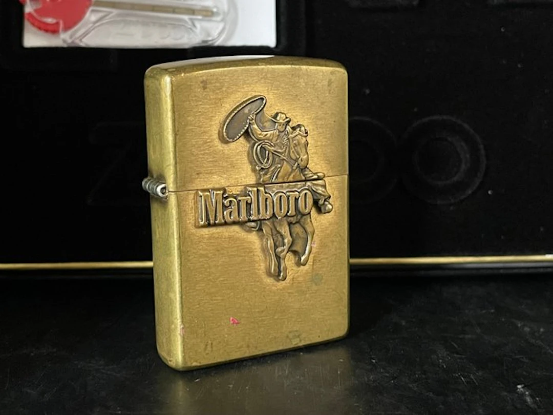 Zippo - Zippo MARLBORO Rodéo- 1999 + pierres de rechange...