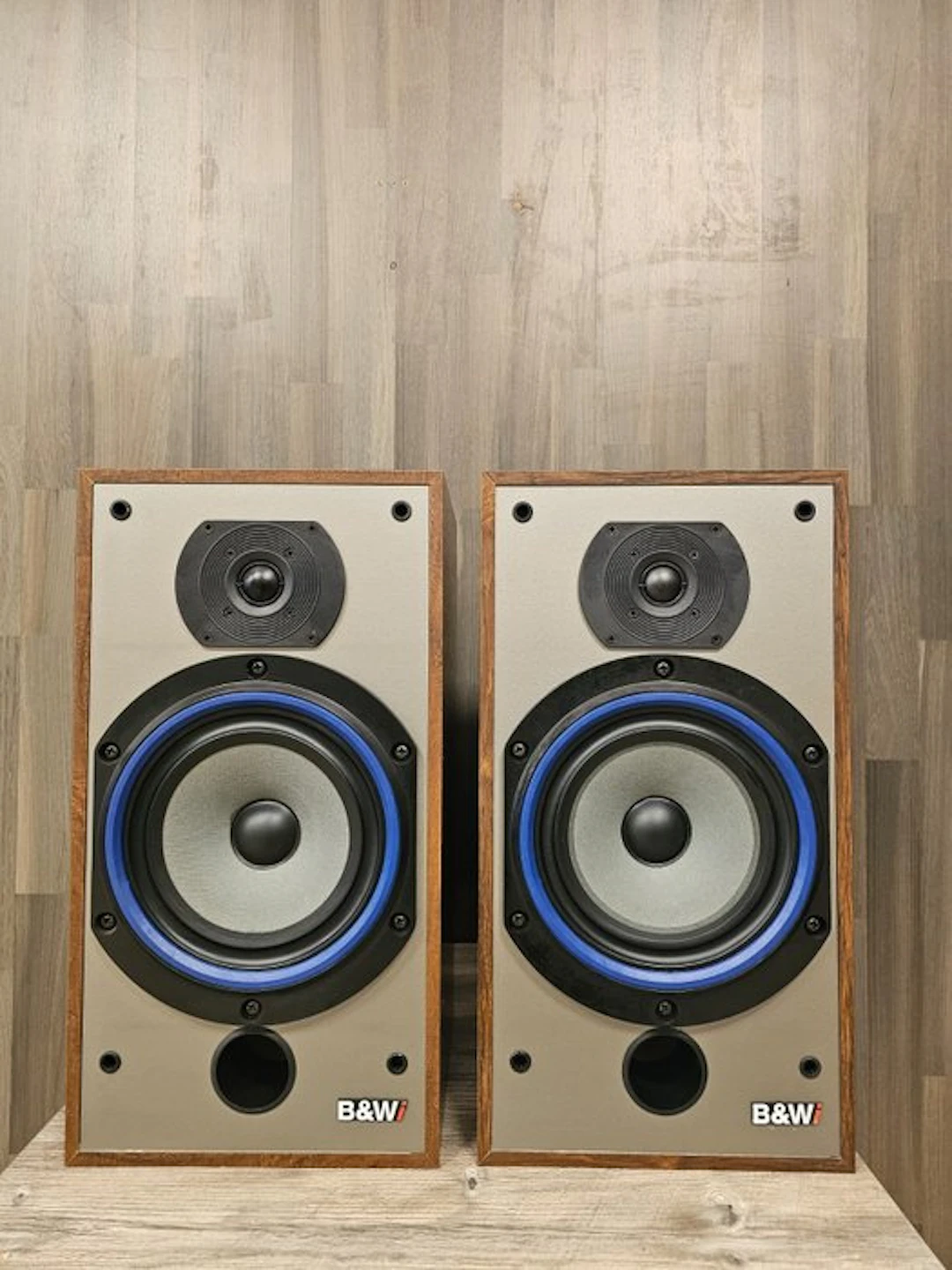 Bower & Wilkins - DM110i / 2-Way Bass-Reflex Stand-Mount Speaker set