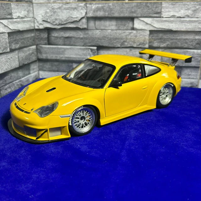 MiniChamps 1:18 - Model race car - Minichamps 1:18...