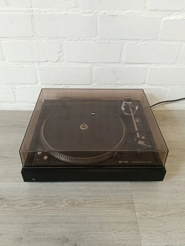 Dual - CS 606 Direct-Drive Turntable