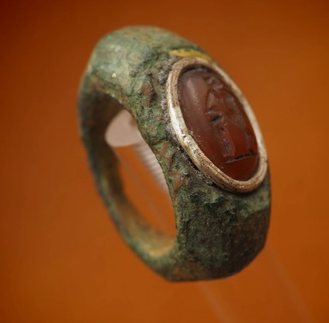Ancient Roman bronze gilded ring with original carnelian...