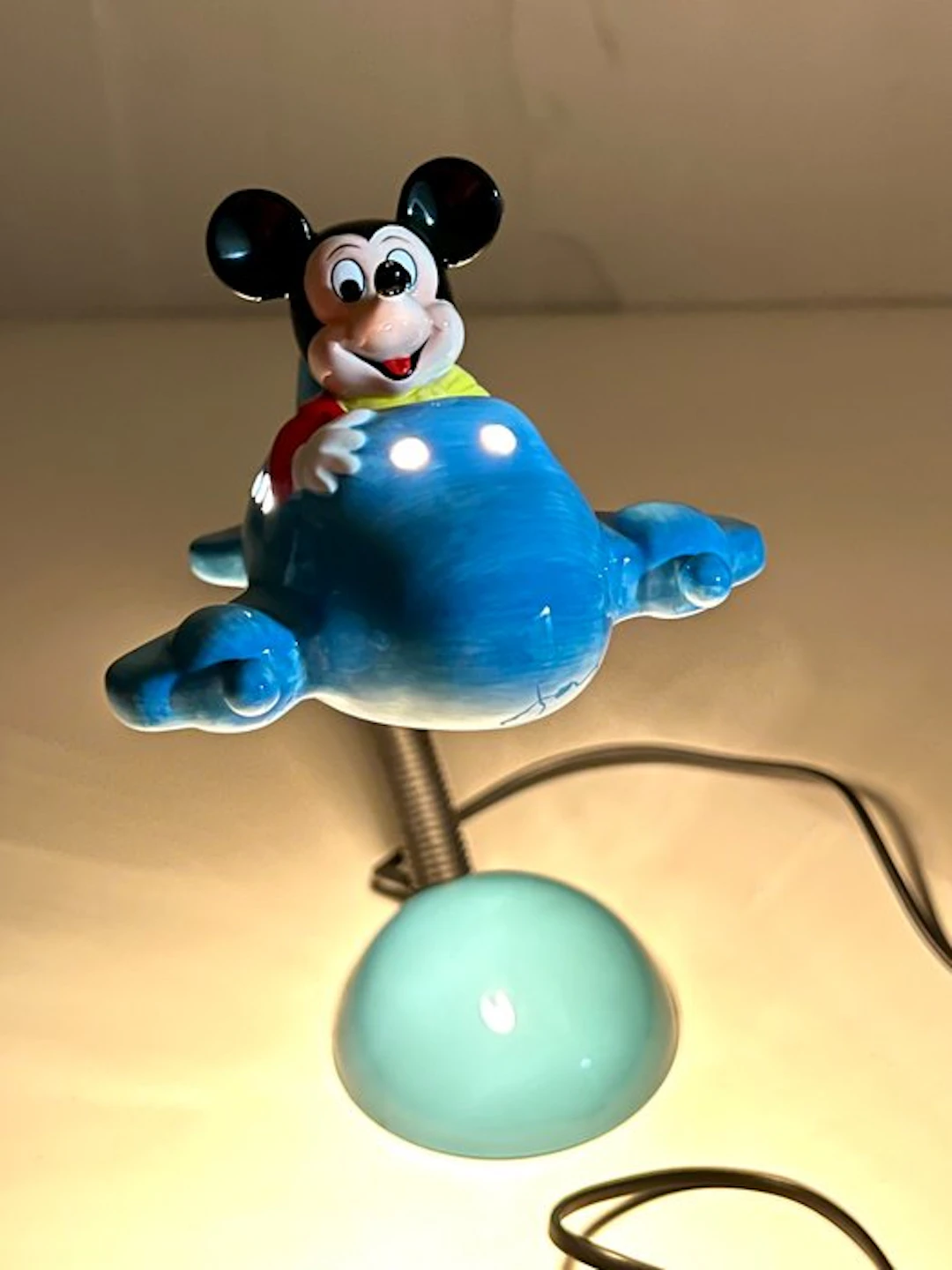 Mickey Mouse - 1 Vintage Classics: Mickey Mouse's airplane lamp (airplane lamp)