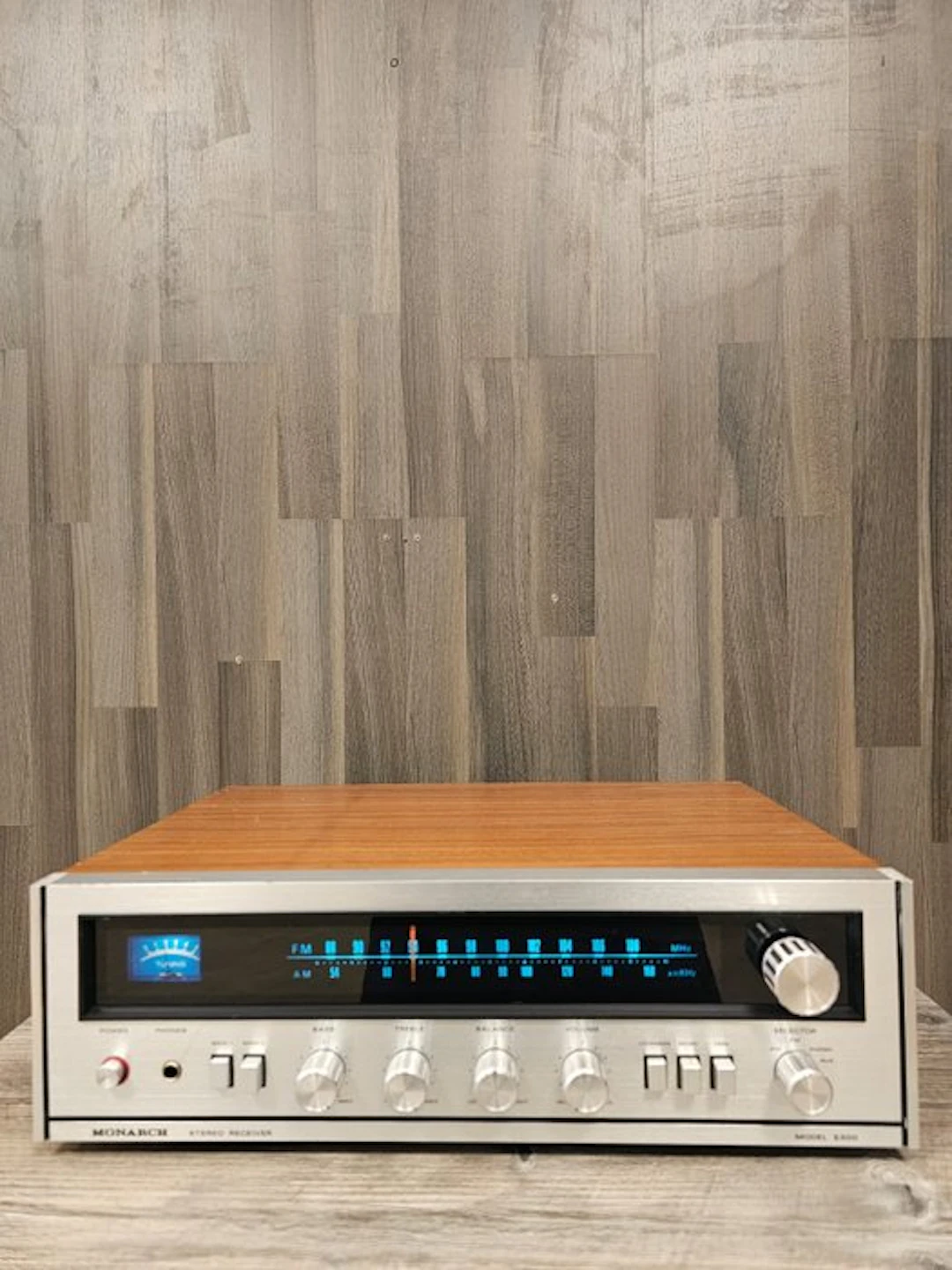 Monarch - 5300 Solid state integrated amplifier