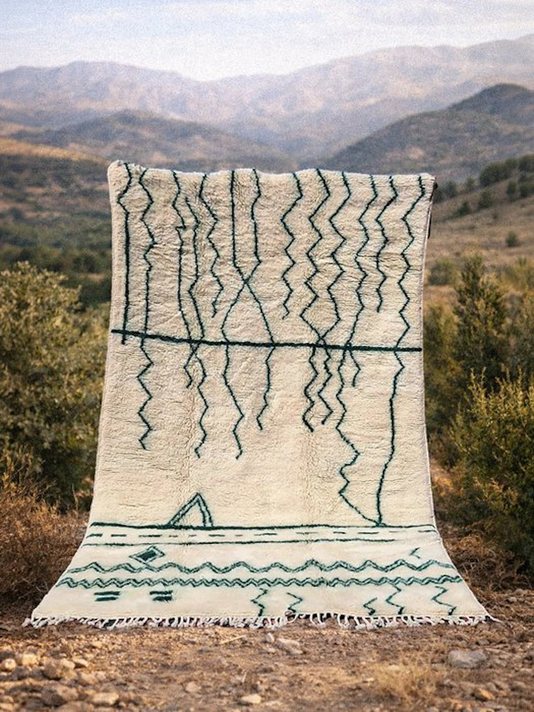 Karpet - Handmade Berber Beni Ouarain rug with geometric patterns