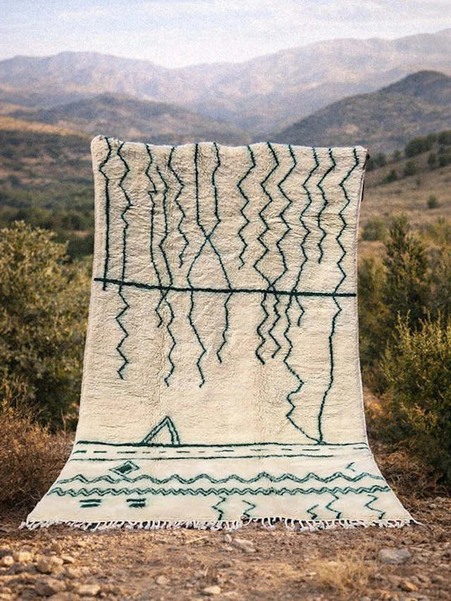 Karpet - Handmade Berber Beni Ouarain rug with geometric patterns