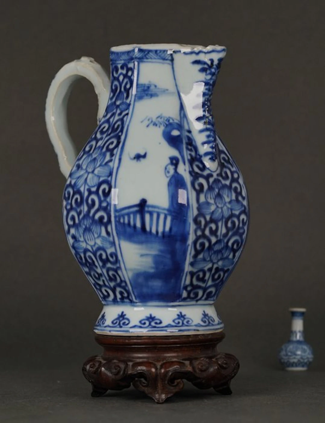 Kangxi (1662-1722) - Rare Improved Serrated Sprout - Ewer...