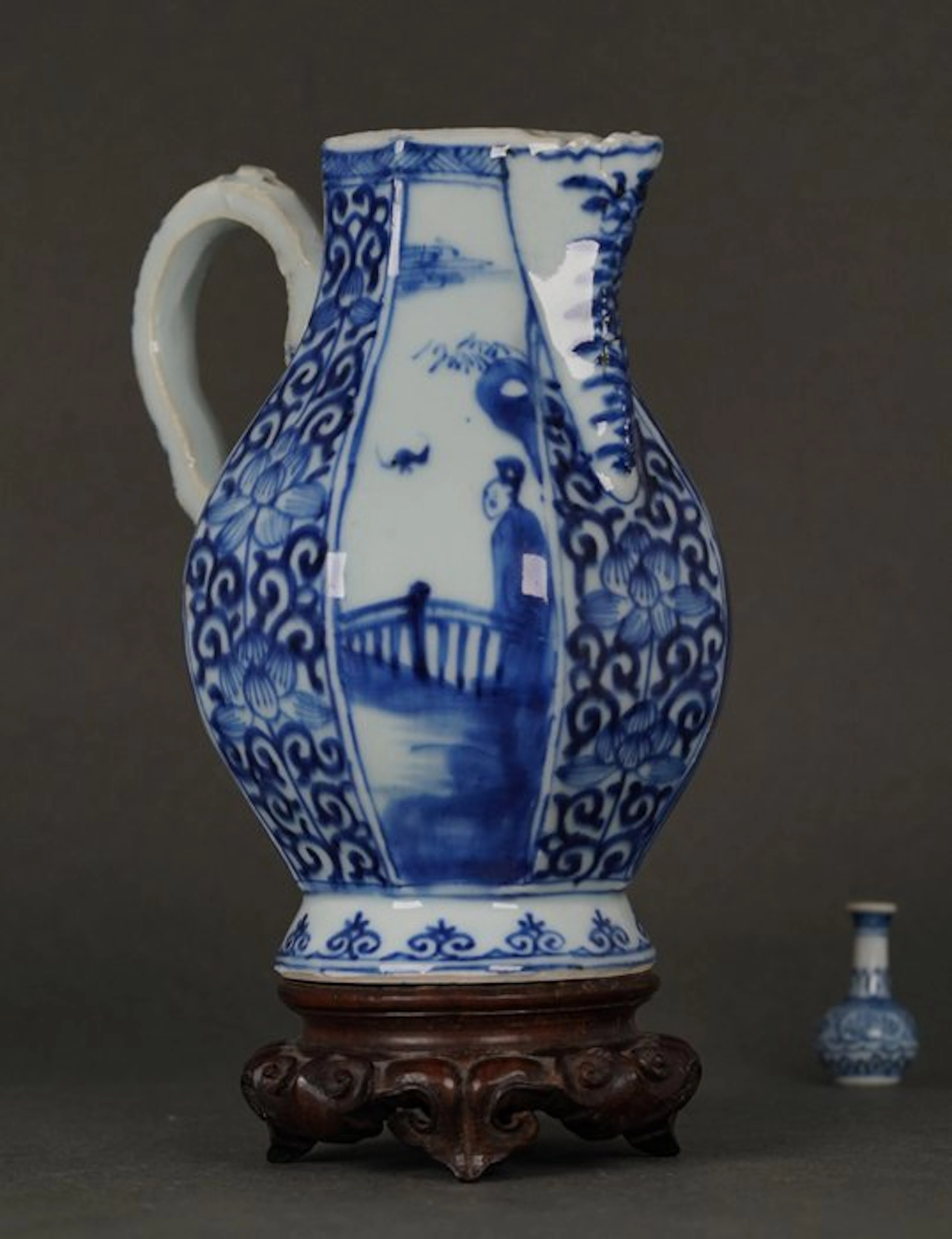 Kangxi (1662-1722) - Rare Improved Serrated Sprout - Ewer...