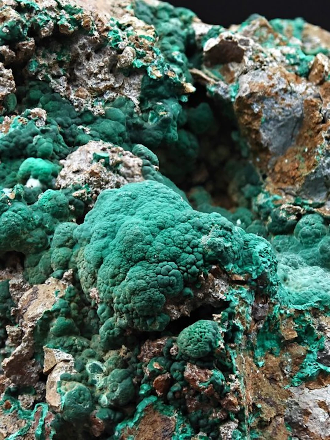 Green Malachite Aesthetics Mammellonare