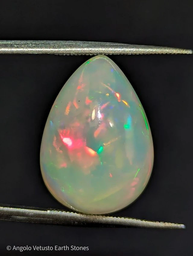 5.61 ct - Natural Ethiopian Opal – Pear Cabochon – Bright...