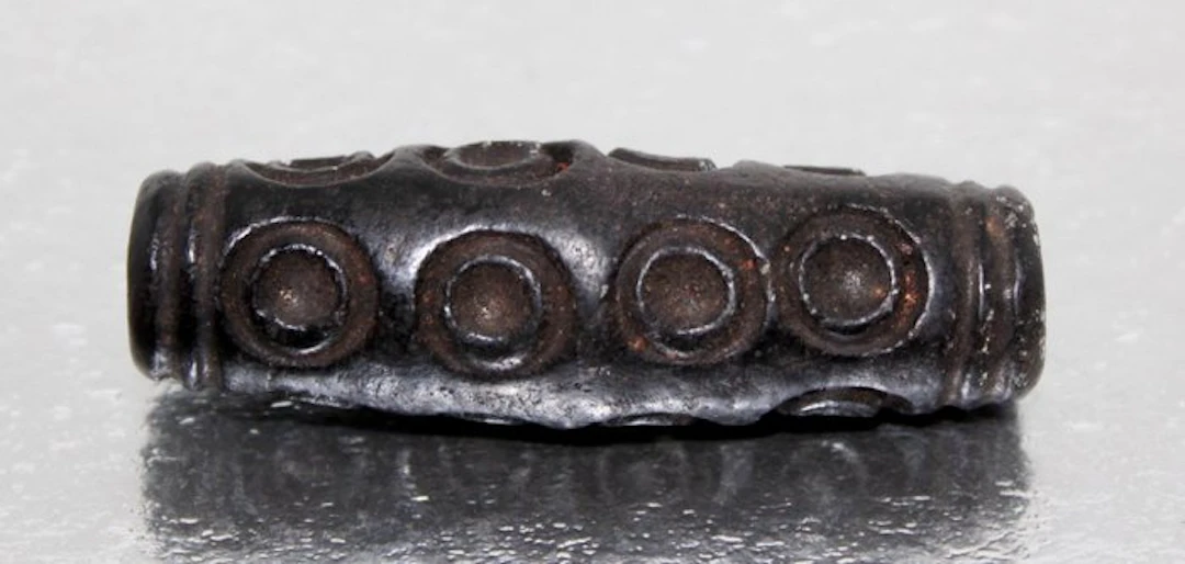 Antique Buddhist Sacred Tibetan magnetic stone DZI bead...