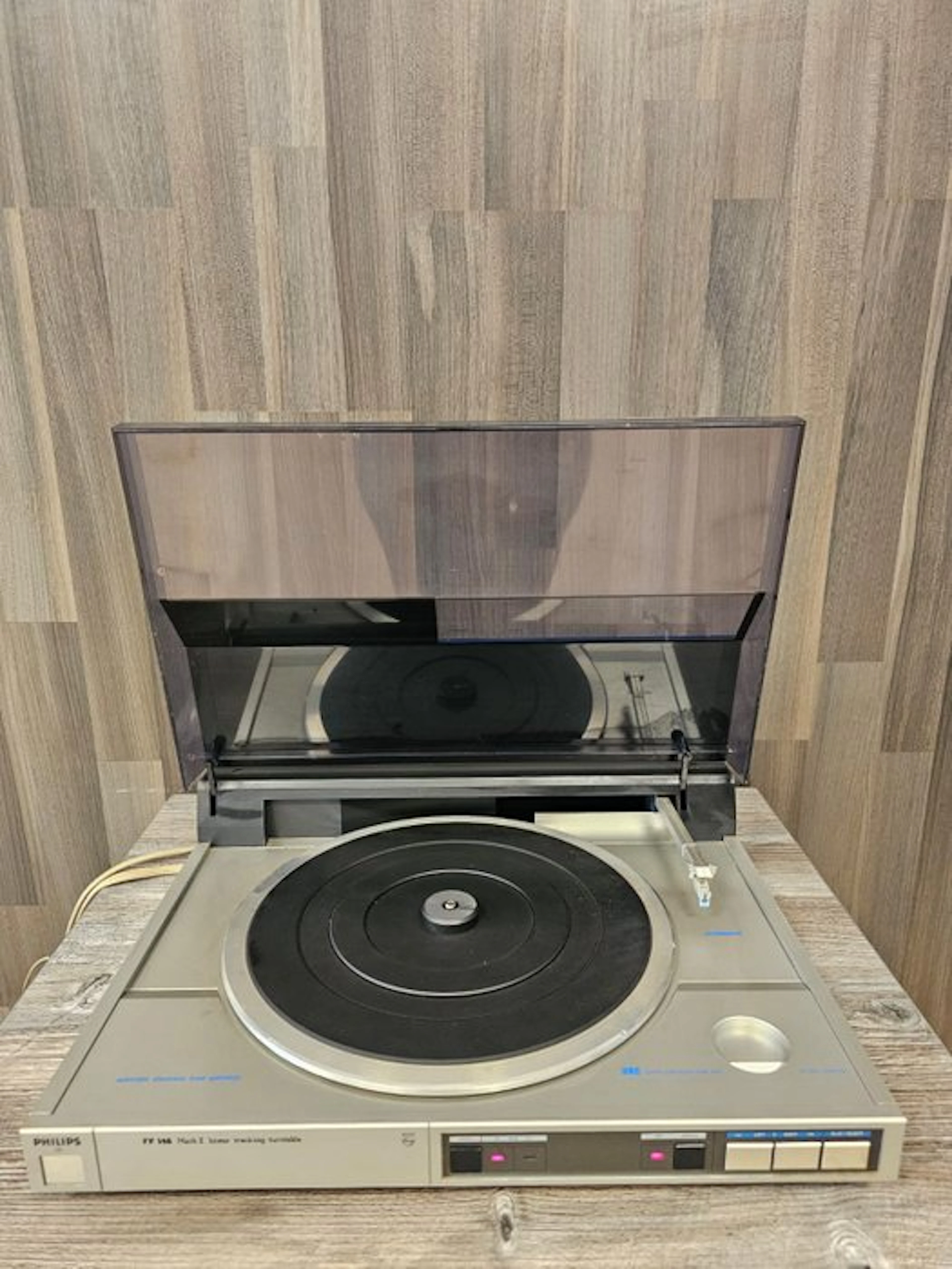 Philips - FP 146 II / Automatic Belt-Drive Linear Tracking Turntable
