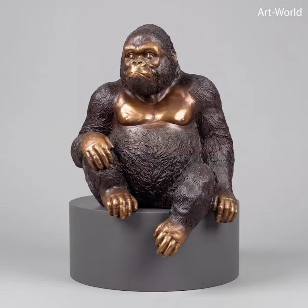Statue, Exclusief bronzen sculptuur van een zittende gorilla - 30 cm - Bronze