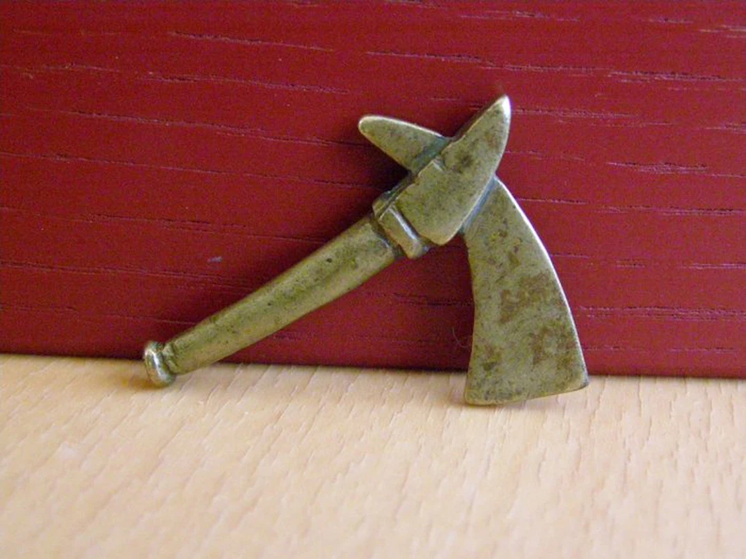 Gold weight - axe - tools - proverb - Abrammuo - Mrammuo - Akan