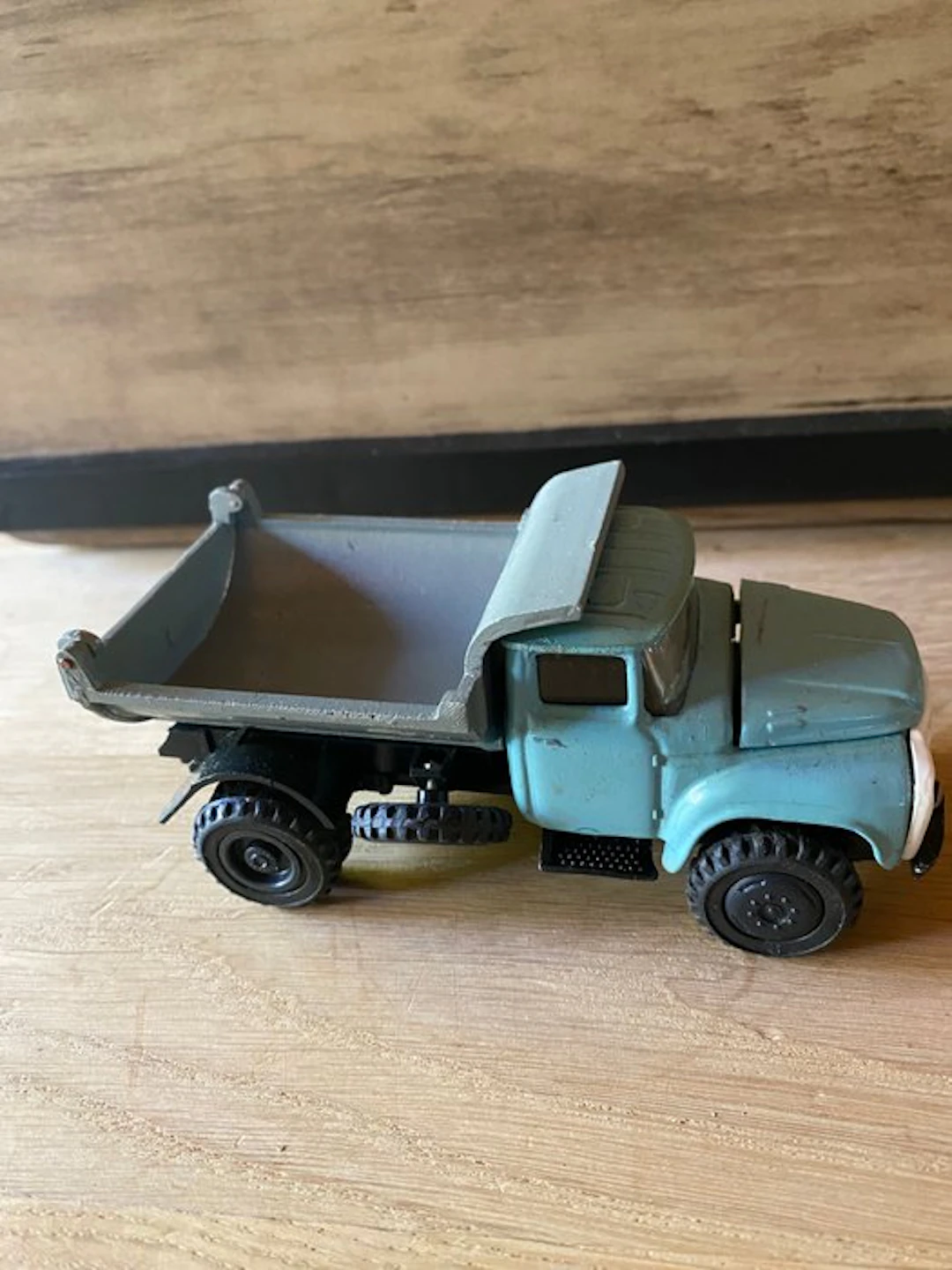 Zil 555 1:43 - Model car - ZIL-MMZ 555 kiepwagen