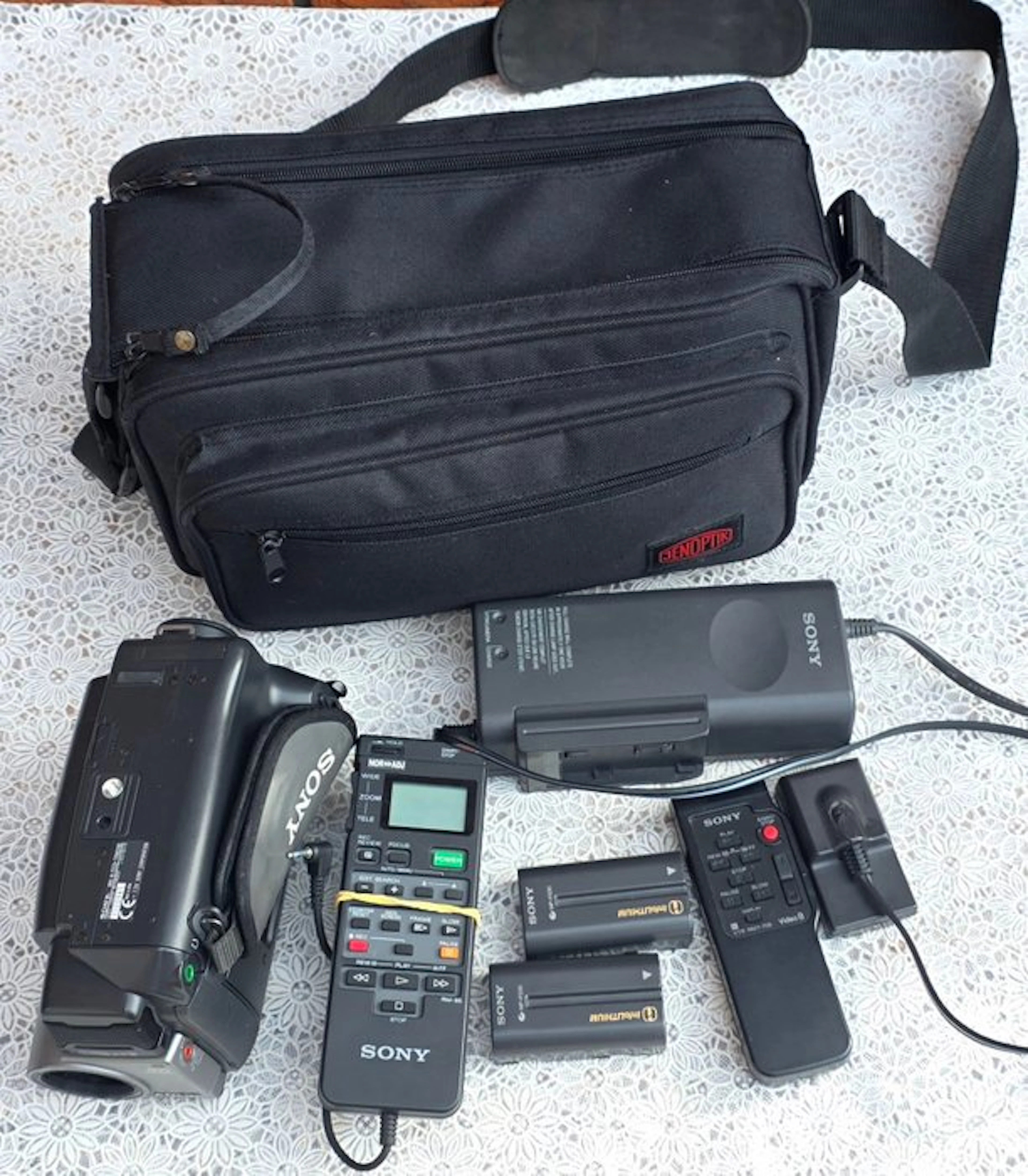 Sony CCD-TR820E Movie camera