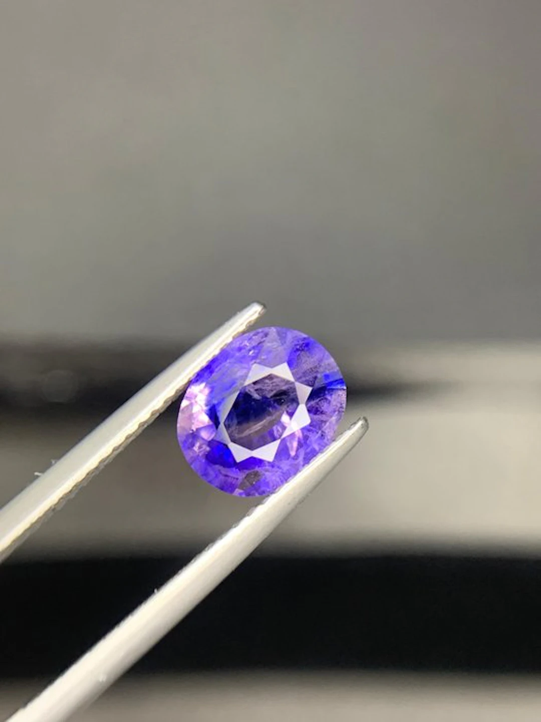 Sapphire - 1.96 ct - Gemological Institute of America...
