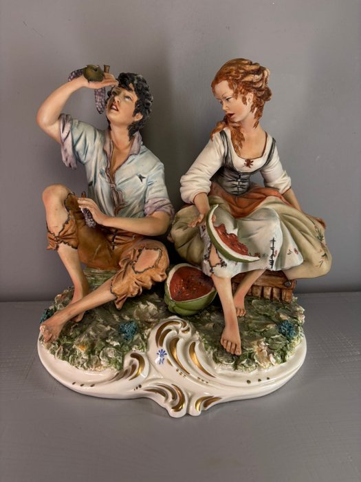 Capodimonte - Figurine - Rural couple with fruit - Ceramic