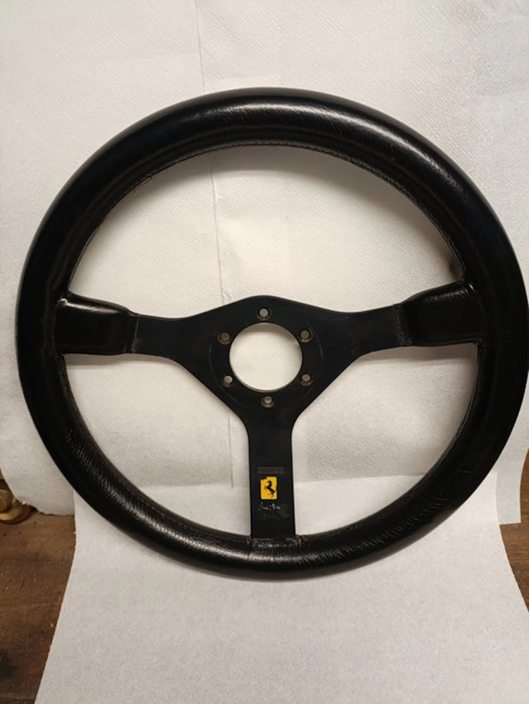Car part (1) - Ferrari, Momo - Momo stuurwiel met Ferrari embleem - 1980-1990