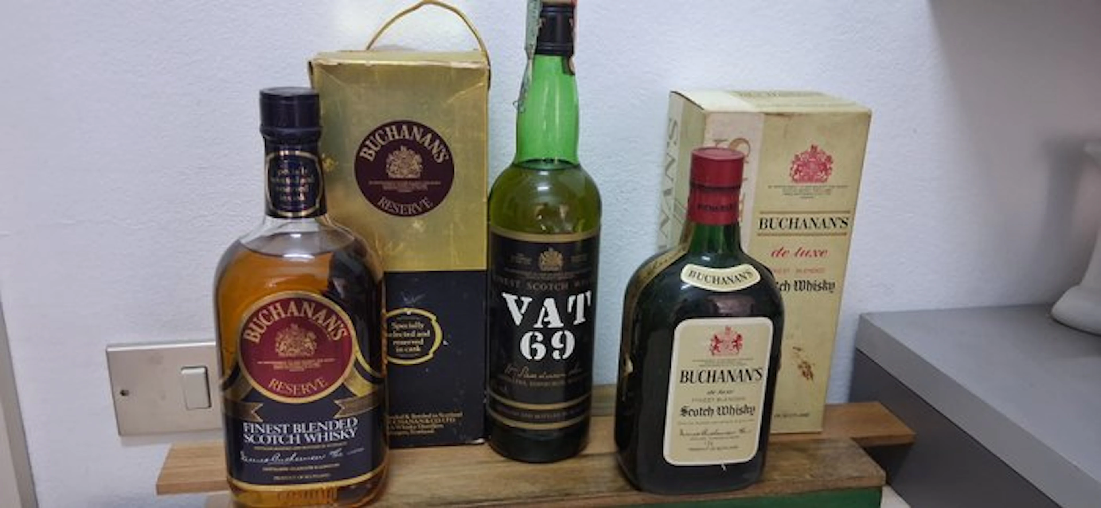 Buchanan's Reserve + Vat 69 + Buchanan's DeLuxe - b
