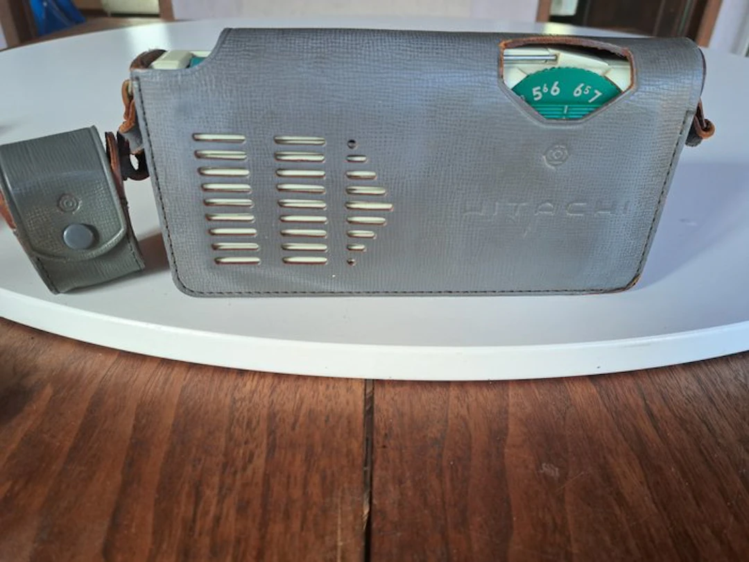 Hitachi - TH-668 Transistor radio