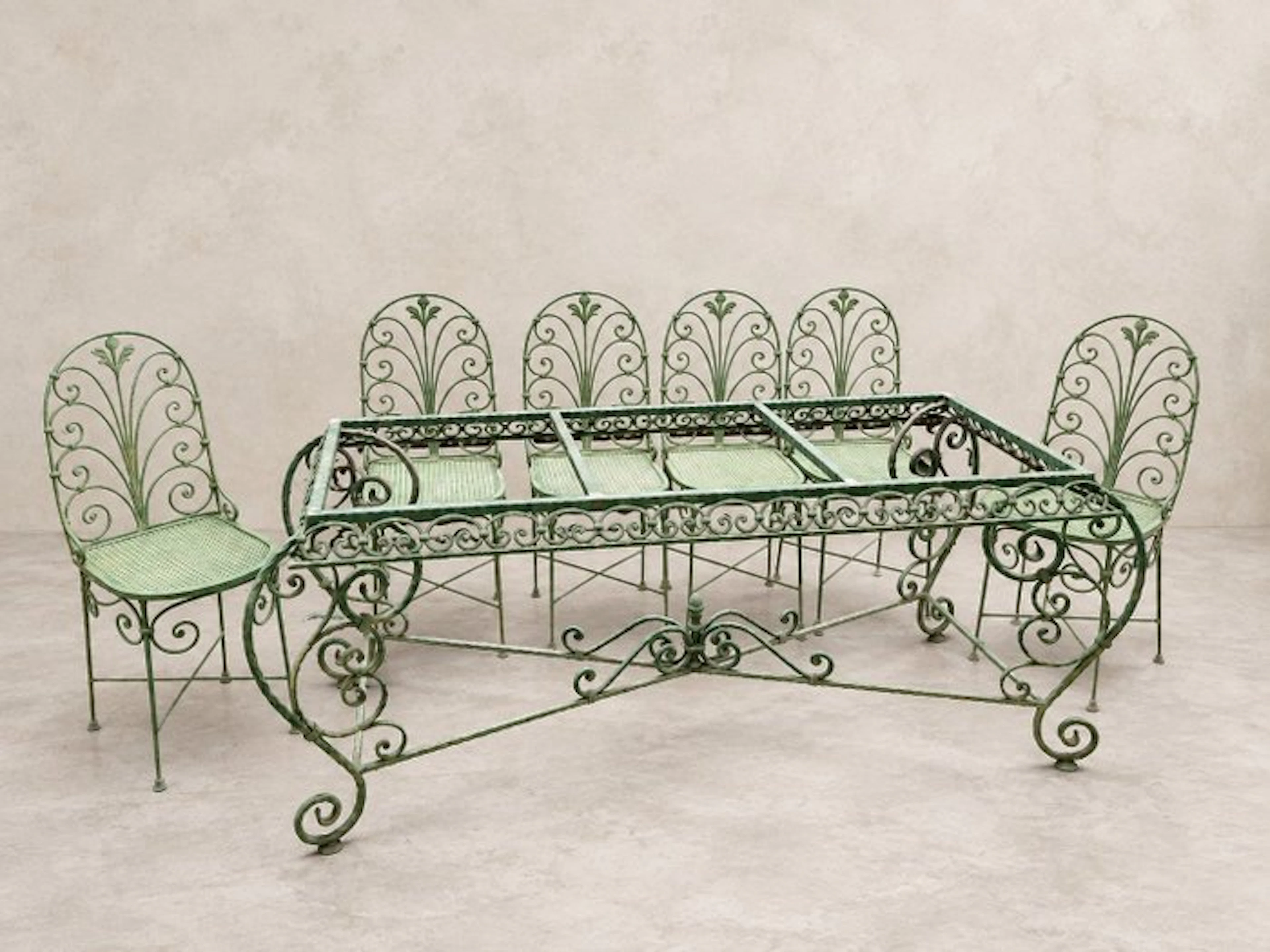 Table - Wrought iron - Vintage wrought-iron garden set — table with chairs.