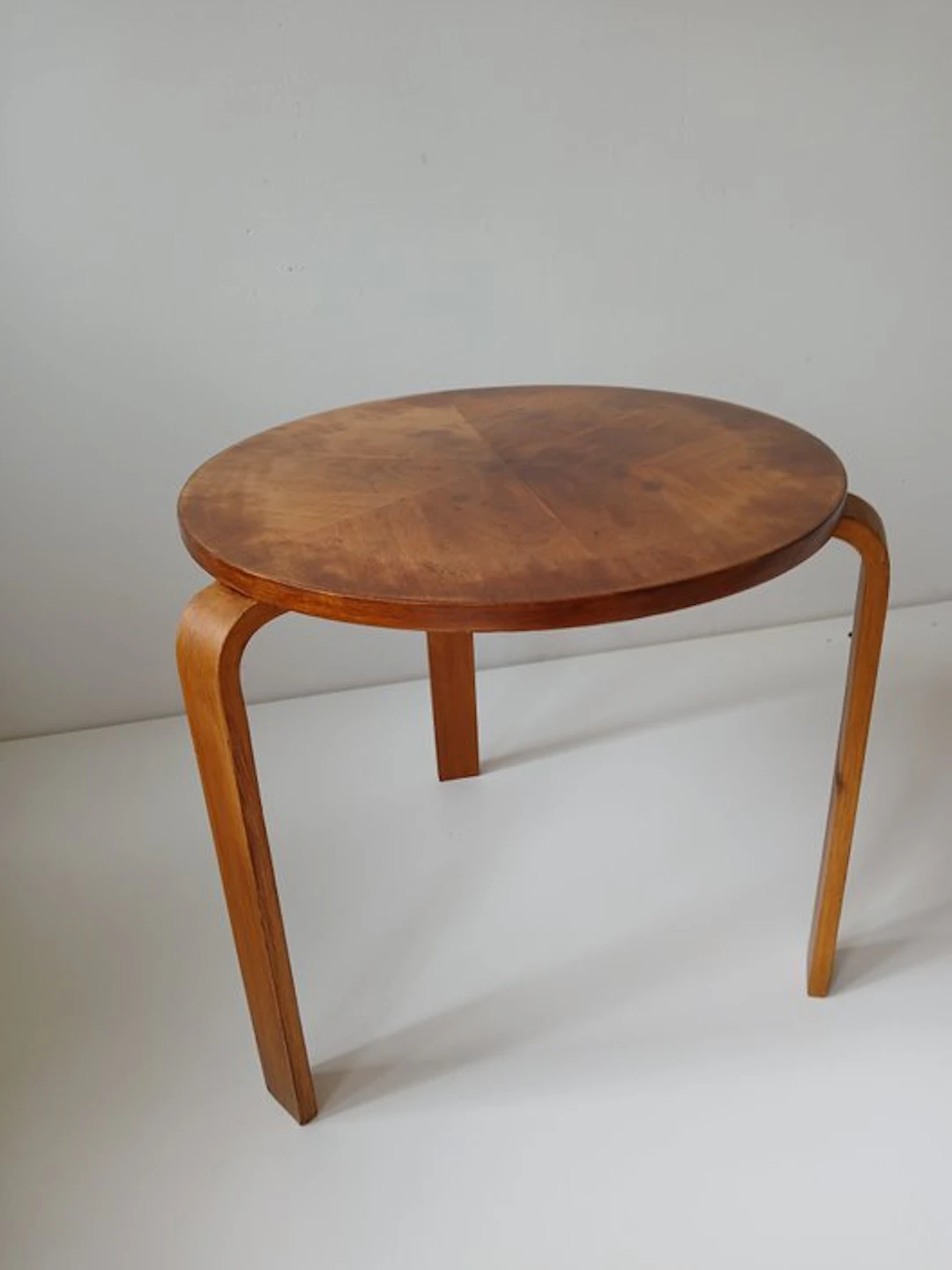 Artek - Alvar Aalto - Side table - Walnut, Beech - The 1930s