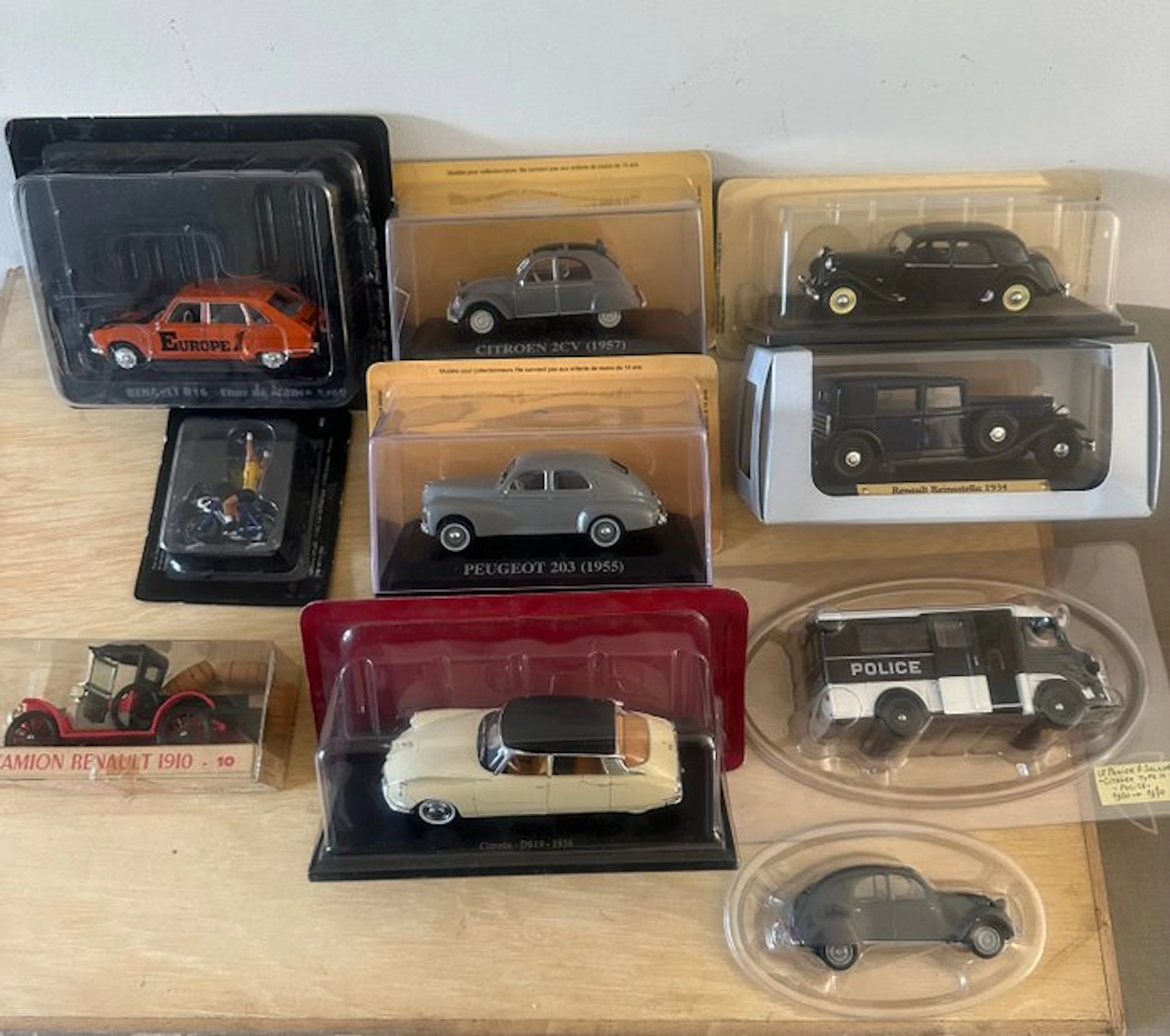 1:43 - Model car (10) - Peugeot 203 (1955)