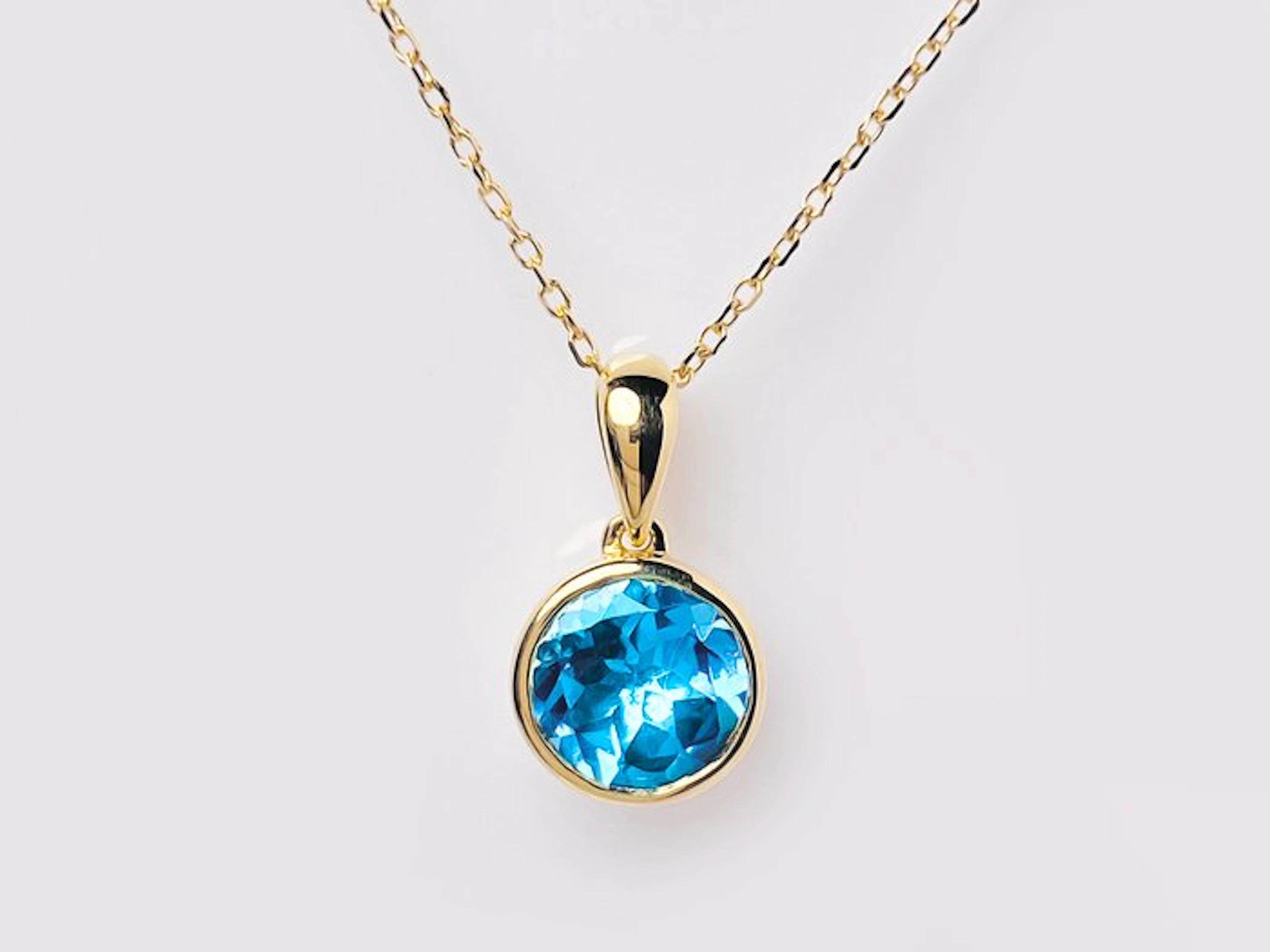 Necklace with pendant - 14 kt. Yellow gold - 1.33ct. tw. Topaz