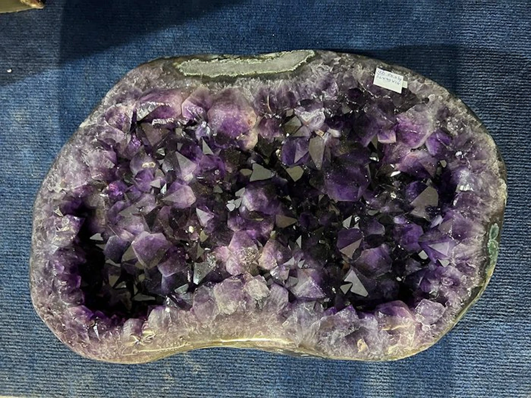 Amethyst Crystal cluster - Height: 62 cm - Width: 39 cm- 55.3 kg - (1)