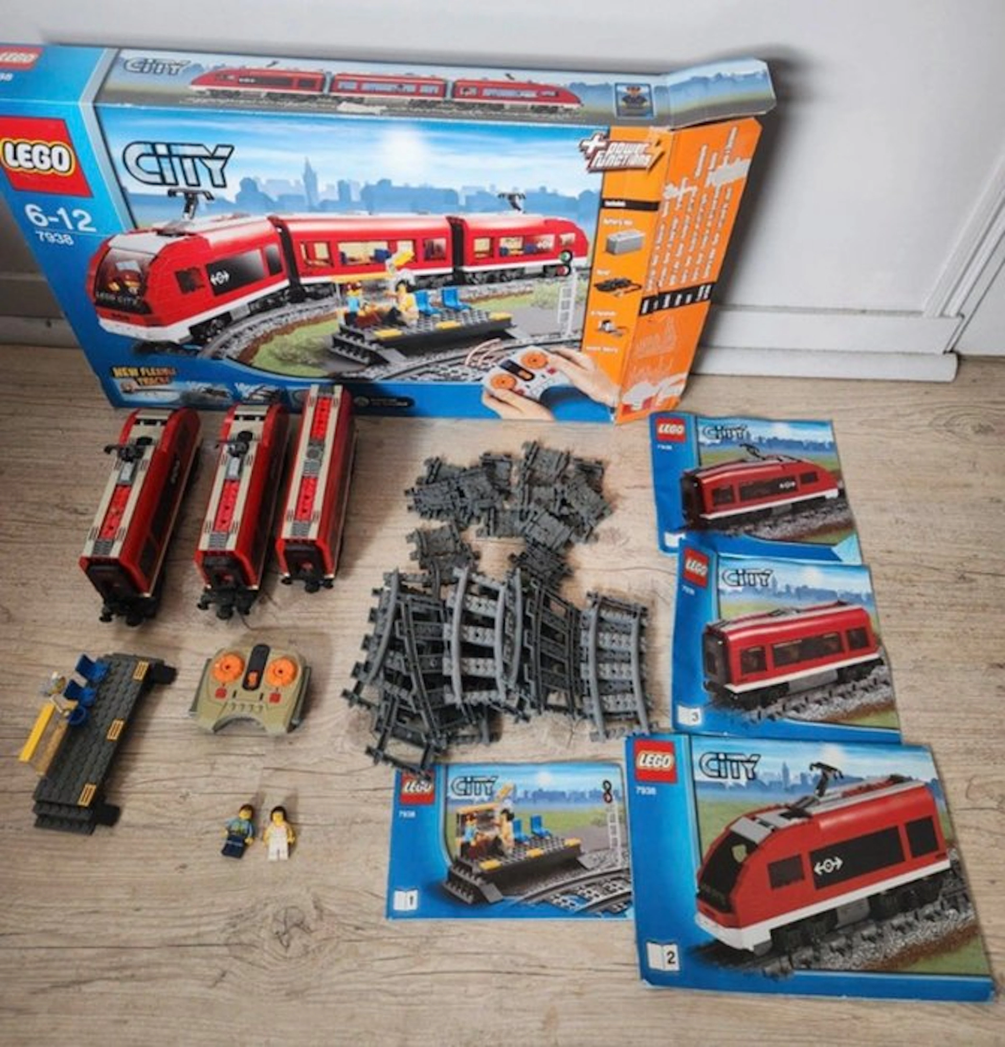 LEGO Set - 7938 - City - Passenger Train