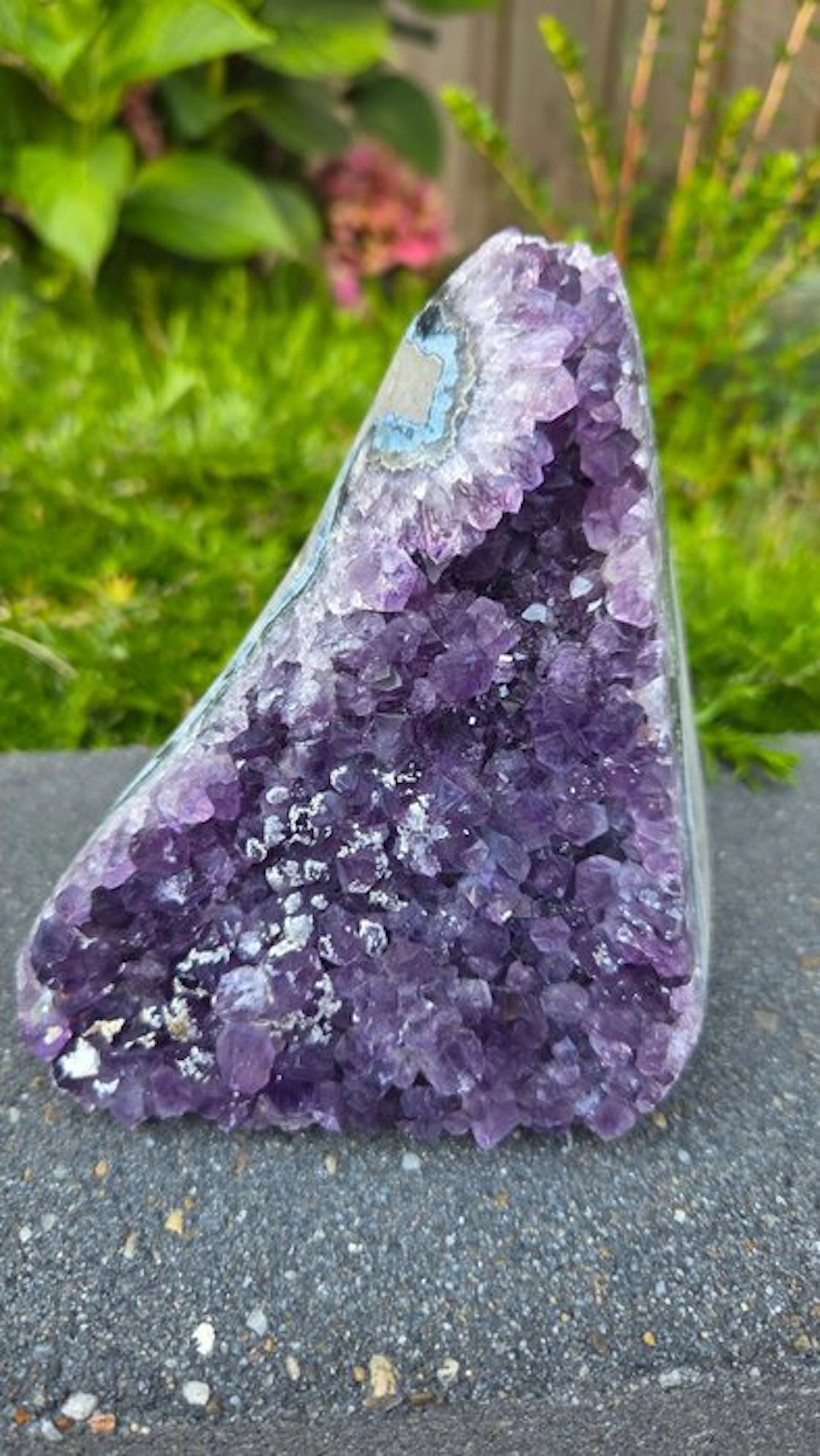 Amethyst Freeform - Height: 12 cm - Width: 9.5 cm- 1.1 kg - (1)
