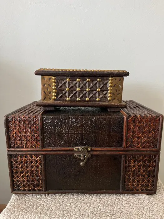 Storage trunk (2) - Wood, Brass - Decorative storage chests