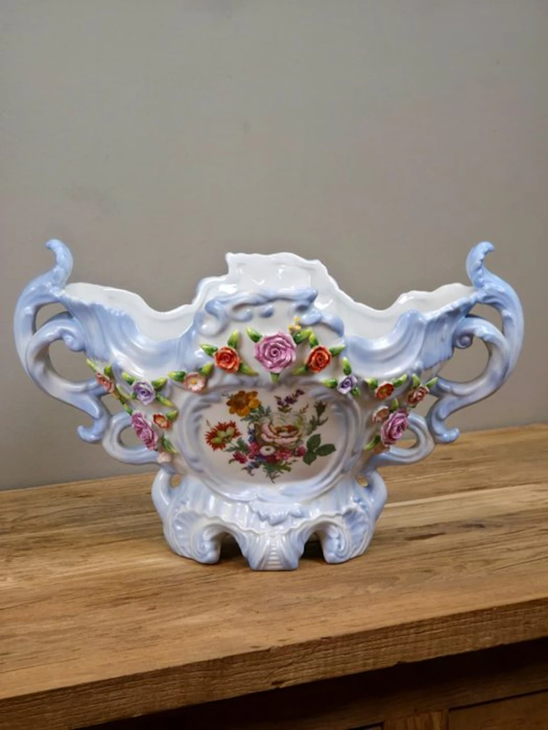 Centrepiece - Porcelain - Flower Sèvres table centerpiece.