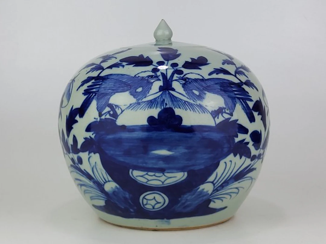 Jar - Porcelain - lidded pot-Celadon ground