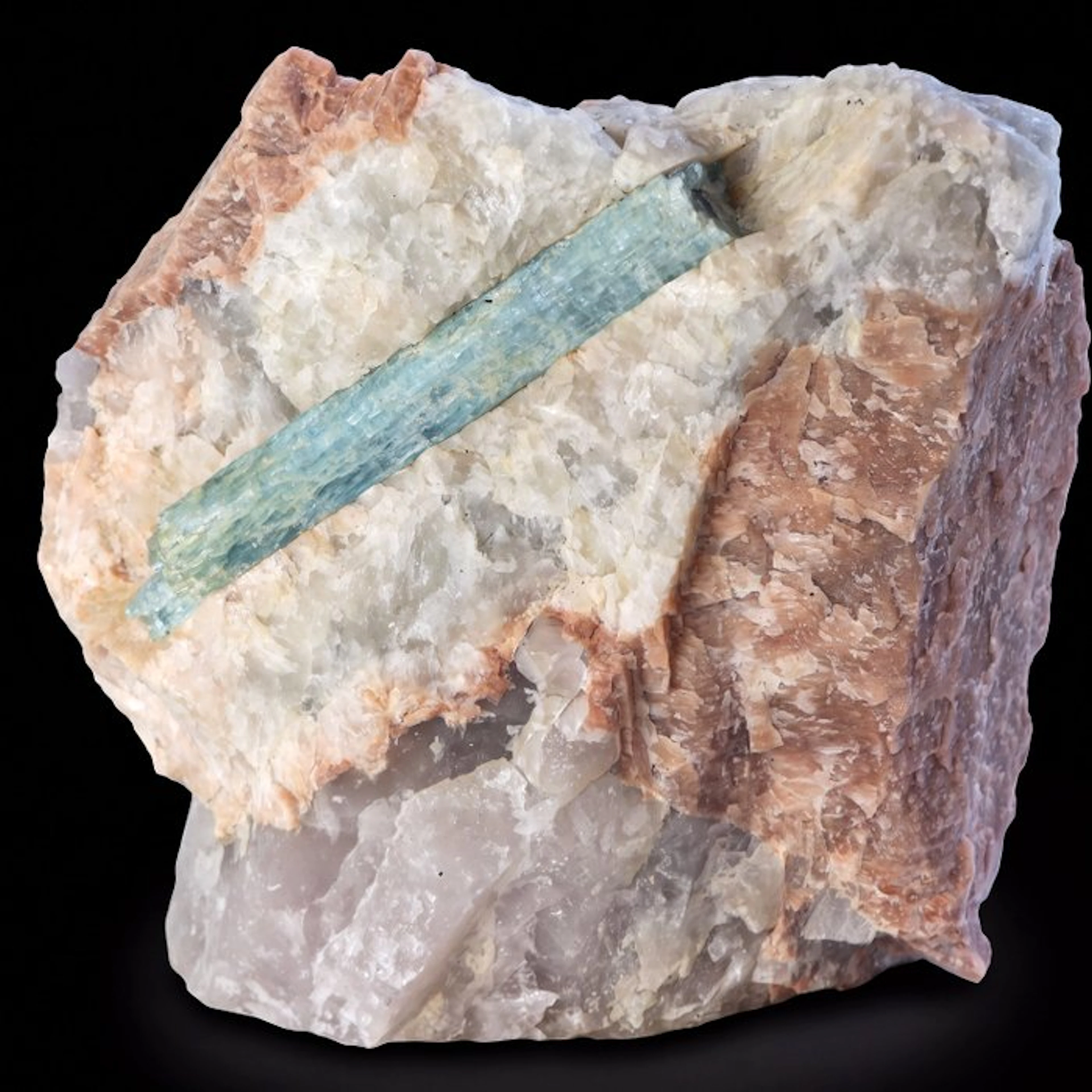 Vivid Aquamarine - Geode - 14x16x8 cm- 2.5 kg
