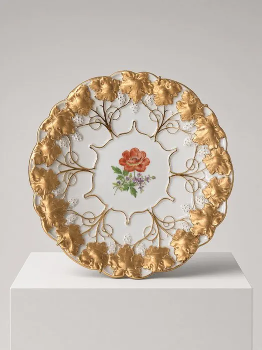 Meissen - Wall plate - A Fine Meissen Porcelain Gilt...